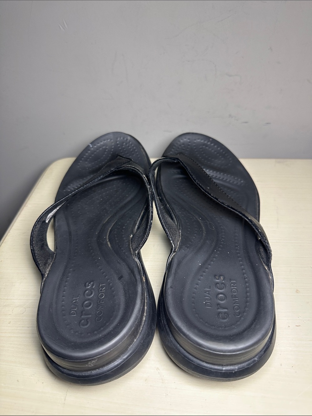 CROCS Black Comfort capri V Flip Flops - Picture 5 of 9